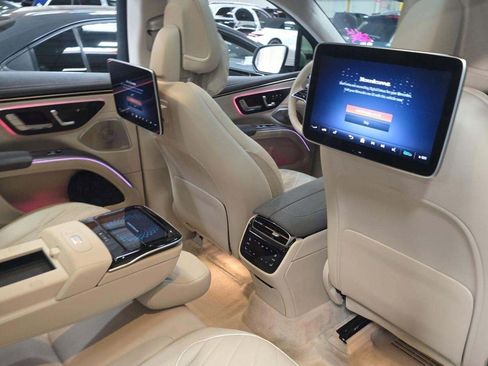 Used 2023 Mercedes-Benz EQS 580 4MATIC SUV w/ Pinnacle Trim Package image 33