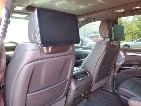Certified 2025 Cadillac Escalade ESV V w/ LPO, ONYX Package AWD/4WD image 14