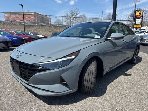 Certified 2023 Hyundai Elantra SEL w/ Convenience Package image 3