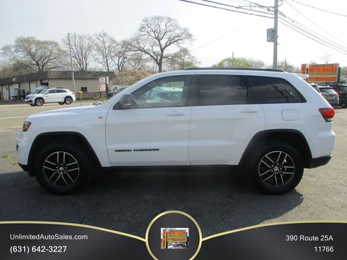 Used 2017 Jeep Grand Cherokee Trailhawk w/ Trailhawk Luxury Group AWD/4WD image 3