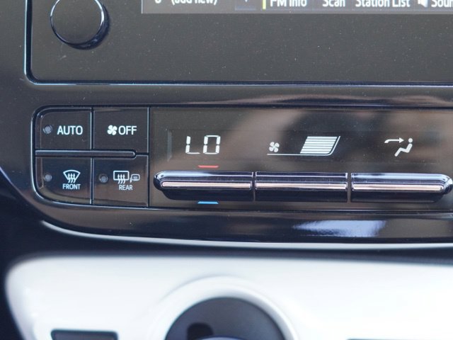 Used 2018 Toyota Prius Two w/ Prius Two Safety Plus Package FWD image 29