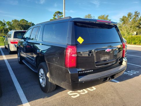 Used 2018 Chevrolet Suburban LT AWD/4WD image 8
