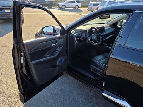 Used 2023 Nissan Rogue SL w/ SL Premium Package image 46