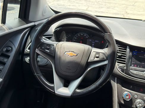 Used 2020 Chevrolet Trax LT w/ LT Convenience Package FWD image 27