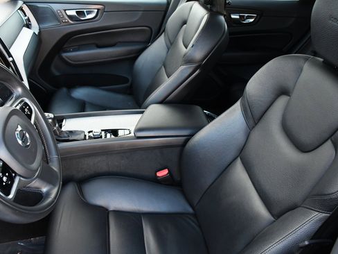 Used 2020 Volvo XC60 T6 Inscription w/ Protection Package Premier image 9