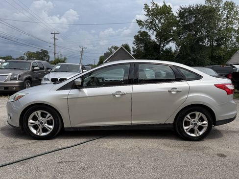 Used 2014 Ford Focus SE w/ SE Winter Package FWD image 5
