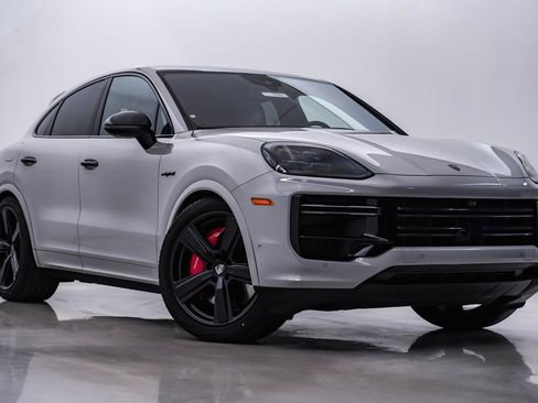 New 2025 Porsche Cayenne Turbo image 8