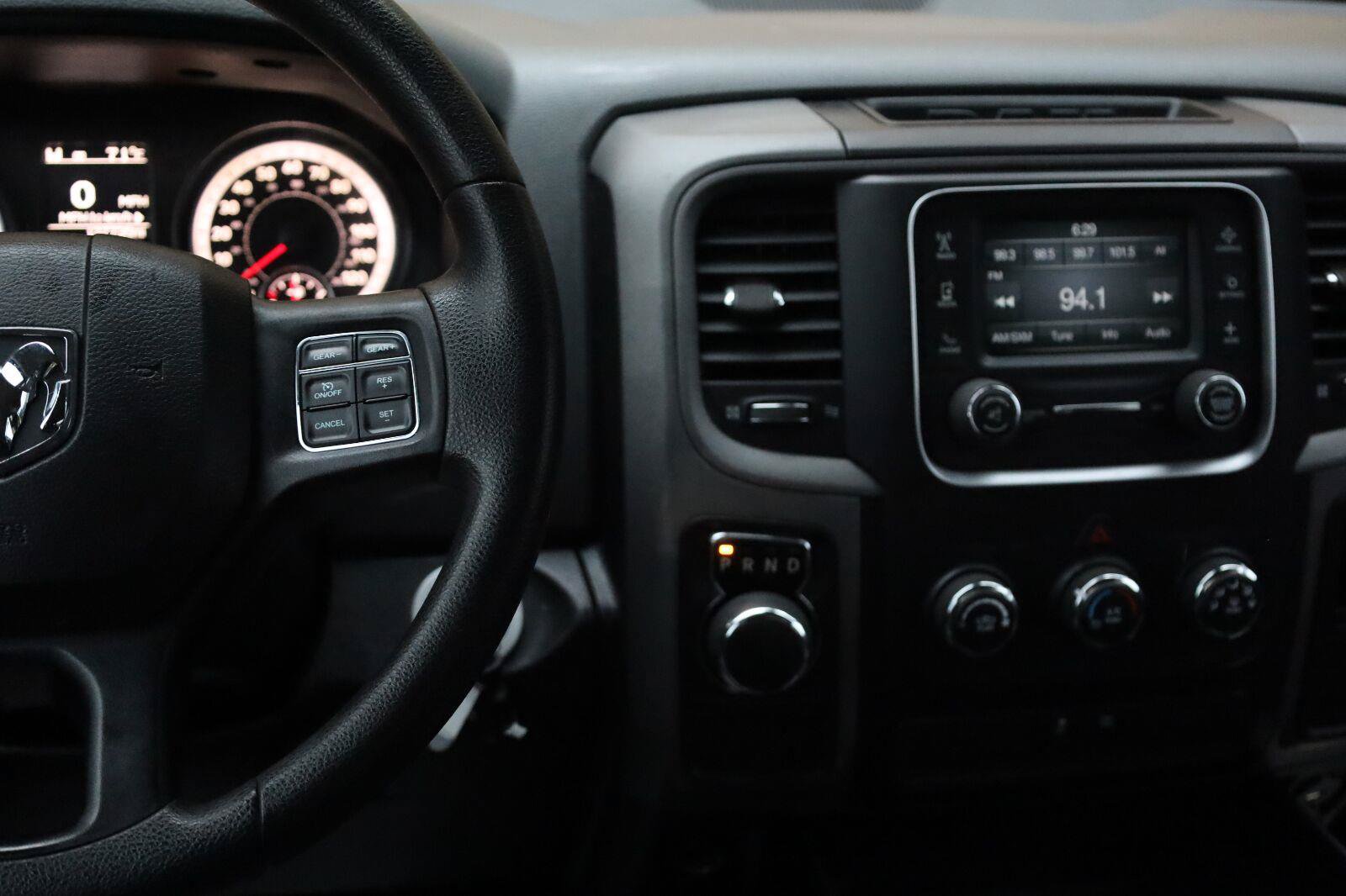 Used 2015 RAM 1500 Express RWD image 31