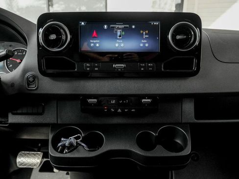 Used 2025 Mercedes-Benz Sprinter 2500 image 19