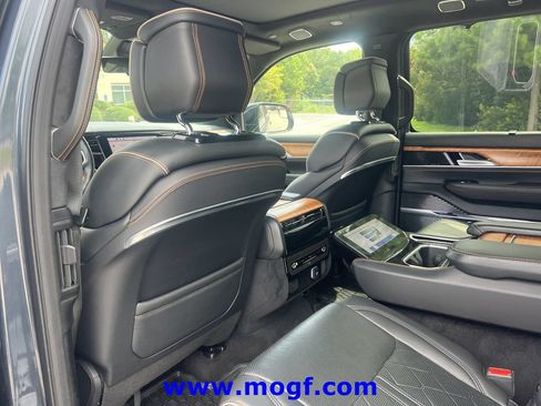 Used 2024 Jeep Grand Wagoneer L Series III AWD/4WD image 23