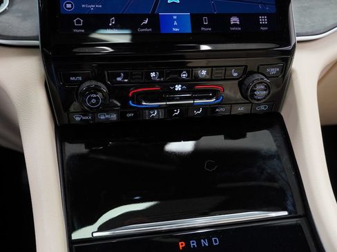 Certified 2025 Jeep Grand Cherokee L Limited w/ Luxury Tech Group II AWD/4WD image 39