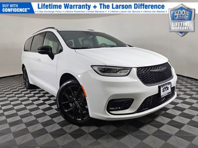 New 2026 Chrysler Pacifica Select