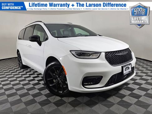 New 2026 Chrysler Pacifica Select image 1