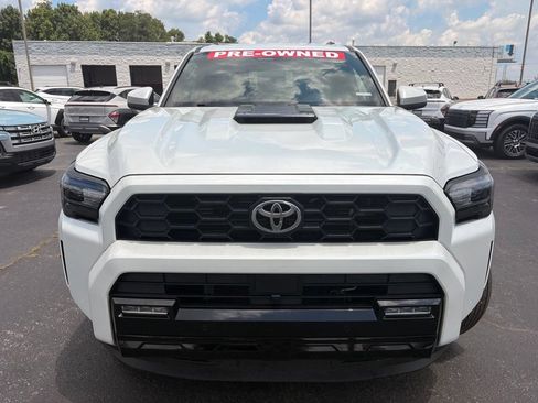 Used 2025 Toyota 4Runner TRD Sport AWD/4WD image 2