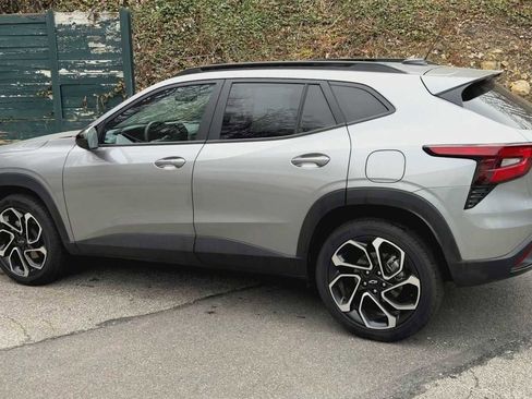 Certified 2025 Chevrolet Trax RS w/ Driver Confidence Package image 6