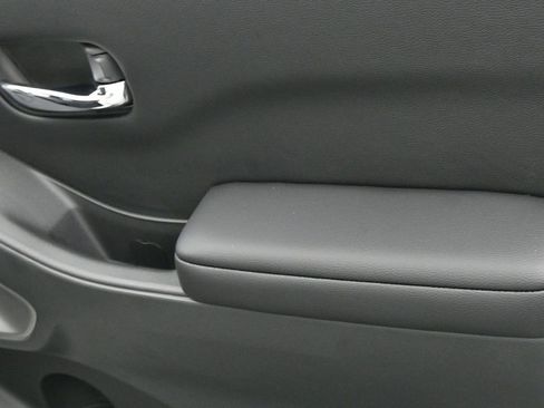 New 2025 Nissan Frontier SV w/ SV Convenience Package image 9