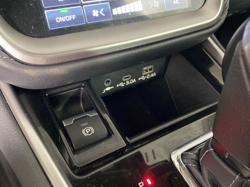 Used 2025 Subaru Outback Premium AWD/4WD image 3