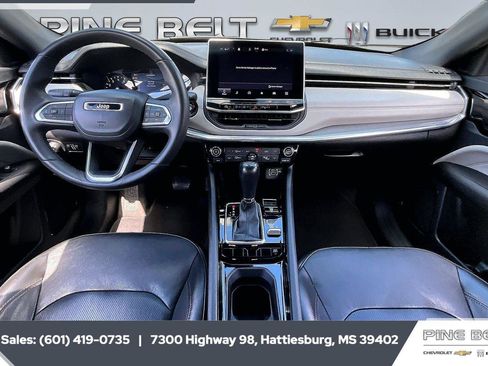 Used 2023 Jeep Compass Limited image 13