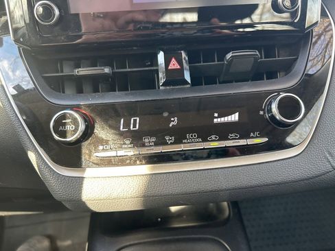 Used 2020 Toyota Corolla LE image 21