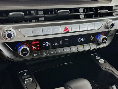 Used 2025 Kia Telluride S image 24