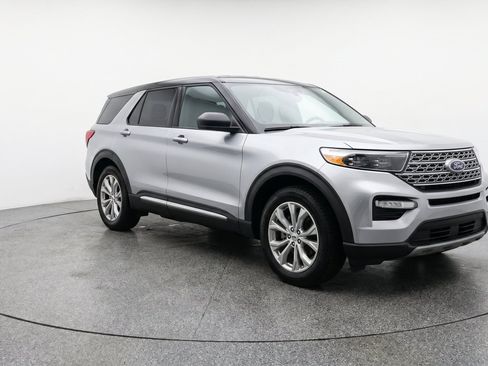 Used 2024 Ford Explorer Limited RWD image 3
