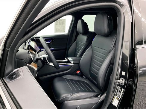 Used 2025 Mercedes-Benz GLC 300 4MATIC w/ AMG Line image 16
