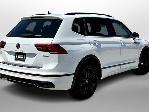 Used 2022 Volkswagen Tiguan SE R-Line image 11