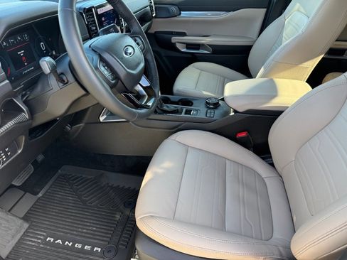 Used 2025 Ford Ranger Lariat w/ Chrome Accent Package image 10