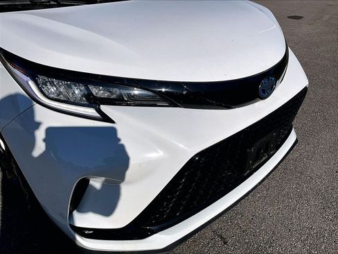 Used 2025 Toyota Sienna XSE w/ XSE Plus Package AWD/4WD image 8