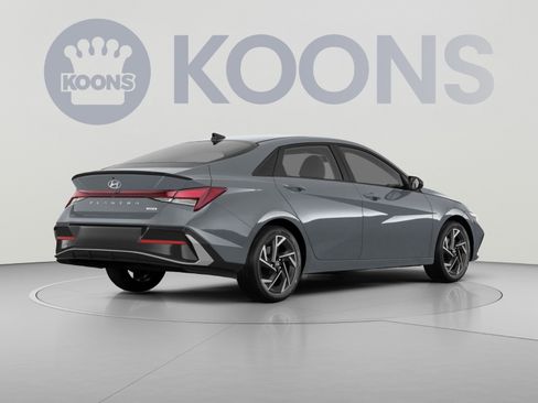 Used 2025 Hyundai Elantra SEL FWD image 4