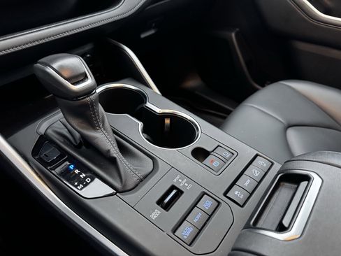 Used 2022 Toyota Highlander XLE image 22