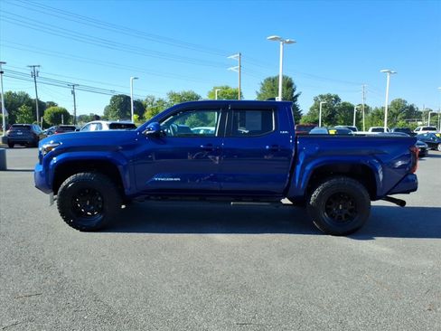 Used 2024 Toyota Tacoma SR5 AWD/4WD image 13