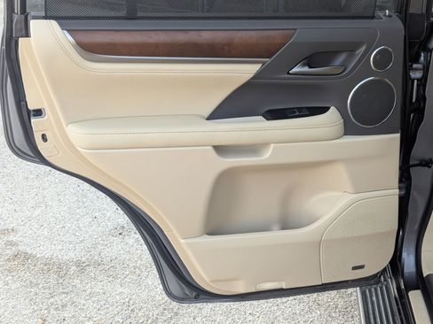 Used 2016 Lexus LX 570 4WD image 16