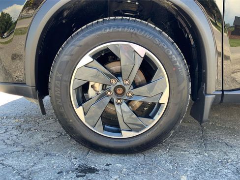 Used 2025 Nissan Rogue SV AWD/4WD image 29