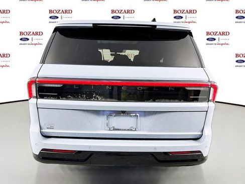 New 2025 Lincoln Navigator Reserve w/ Jet Appearance Package AWD/4WD image 6
