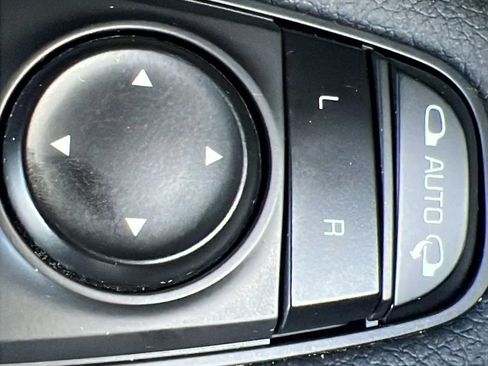 Used 2018 Kia Stinger RWD image 40