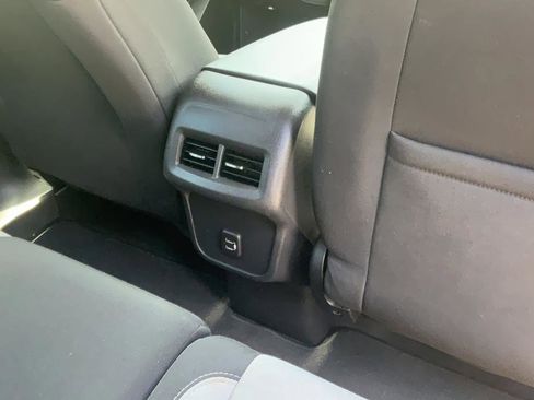 Used 2023 Chevrolet Equinox LS FWD image 22