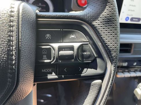 Used 2025 Toyota 4Runner TRD Off-Road AWD/4WD image 31