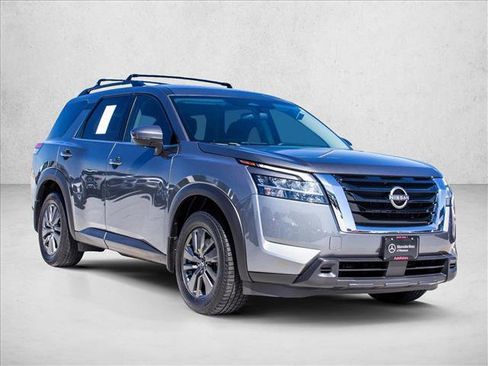 Used 2022 Nissan Pathfinder SV AWD/4WD image 3