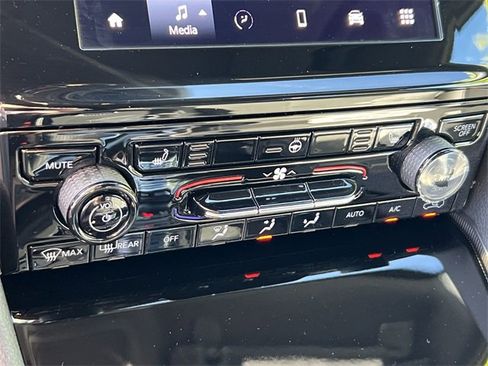 New 2025 Jeep Grand Cherokee L Altitude image 23