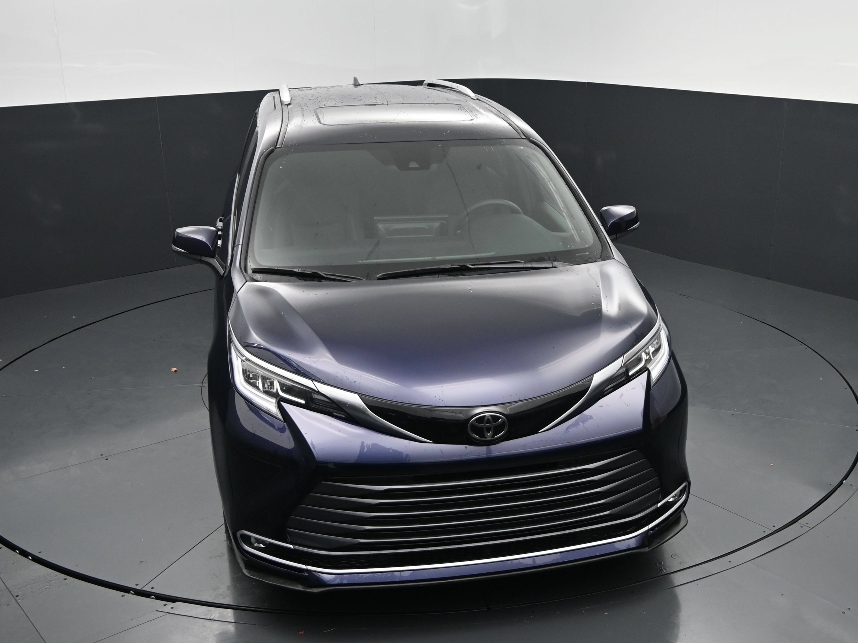 Used 2026 Toyota Sienna Limited FWD image 35