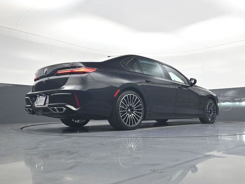 Used 2025 BMW 760i xDrive w/ Executive Package image 31