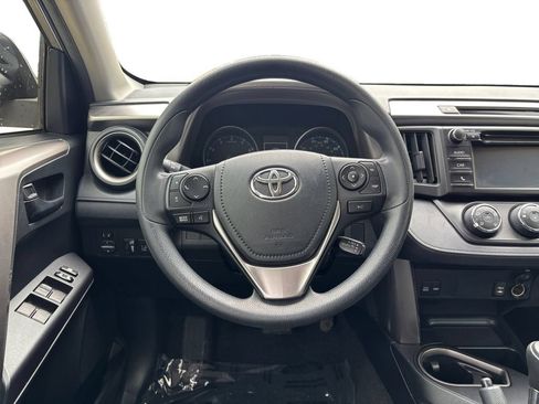 Used 2018 Toyota RAV4 LE FWD image 12