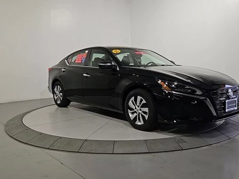 Certified 2025 Nissan Altima 2.5 S FWD image 9