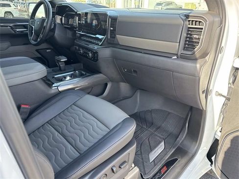 Used 2025 Chevrolet Silverado 1500 ZR2 w/ Technology Package image 13