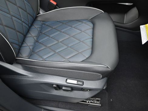 Used 2025 Volkswagen Atlas Cross Sport SEL Premium R-Line image 12