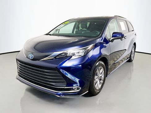 Used 2024 Toyota Sienna XLE image 10