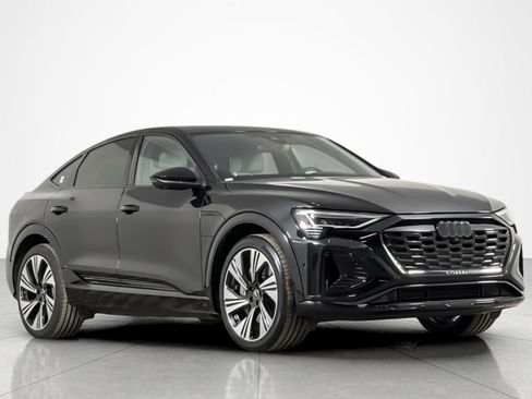 Certified 2024 Audi Q8 e-tron Prestige image 7