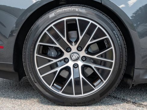 Used 2022 Porsche Taycan image 17