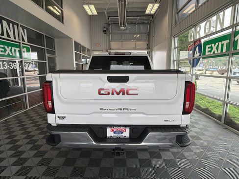 Used 2023 GMC Sierra 1500 SLT w/ SLT Premium Package AWD/4WD image 5